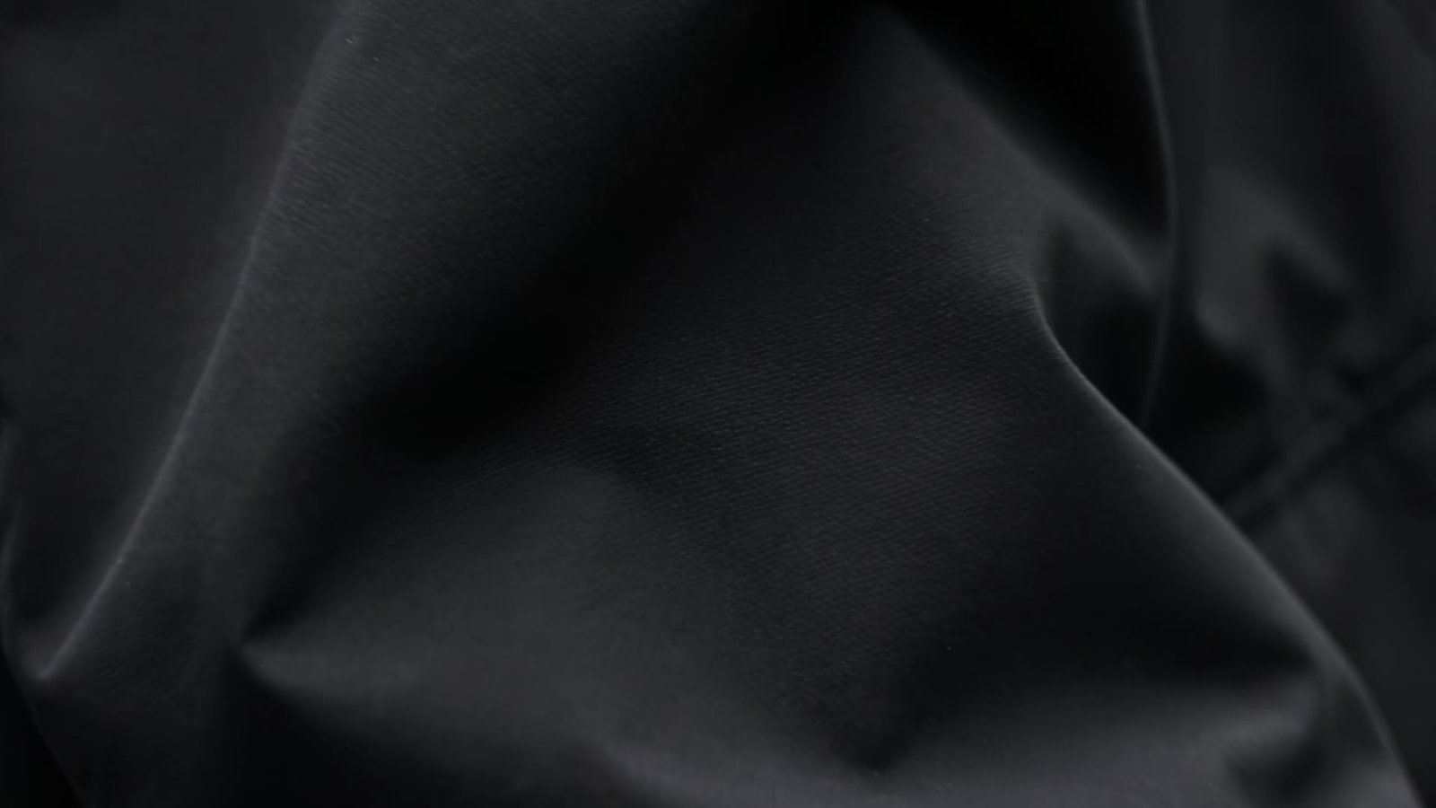 Textura y pliegues de la tela negra